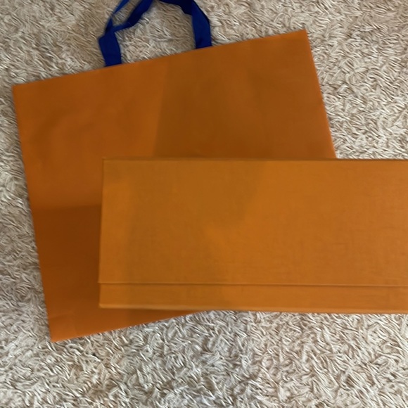 Louis Vuitton Box with FREE Bag - Picture 3 of 3